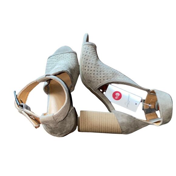 Universal Thread Hannah Stacked Heel Peep Toe Ankle Strap Sandal Taupe 6.5 NWTs - Picture 3 of 7